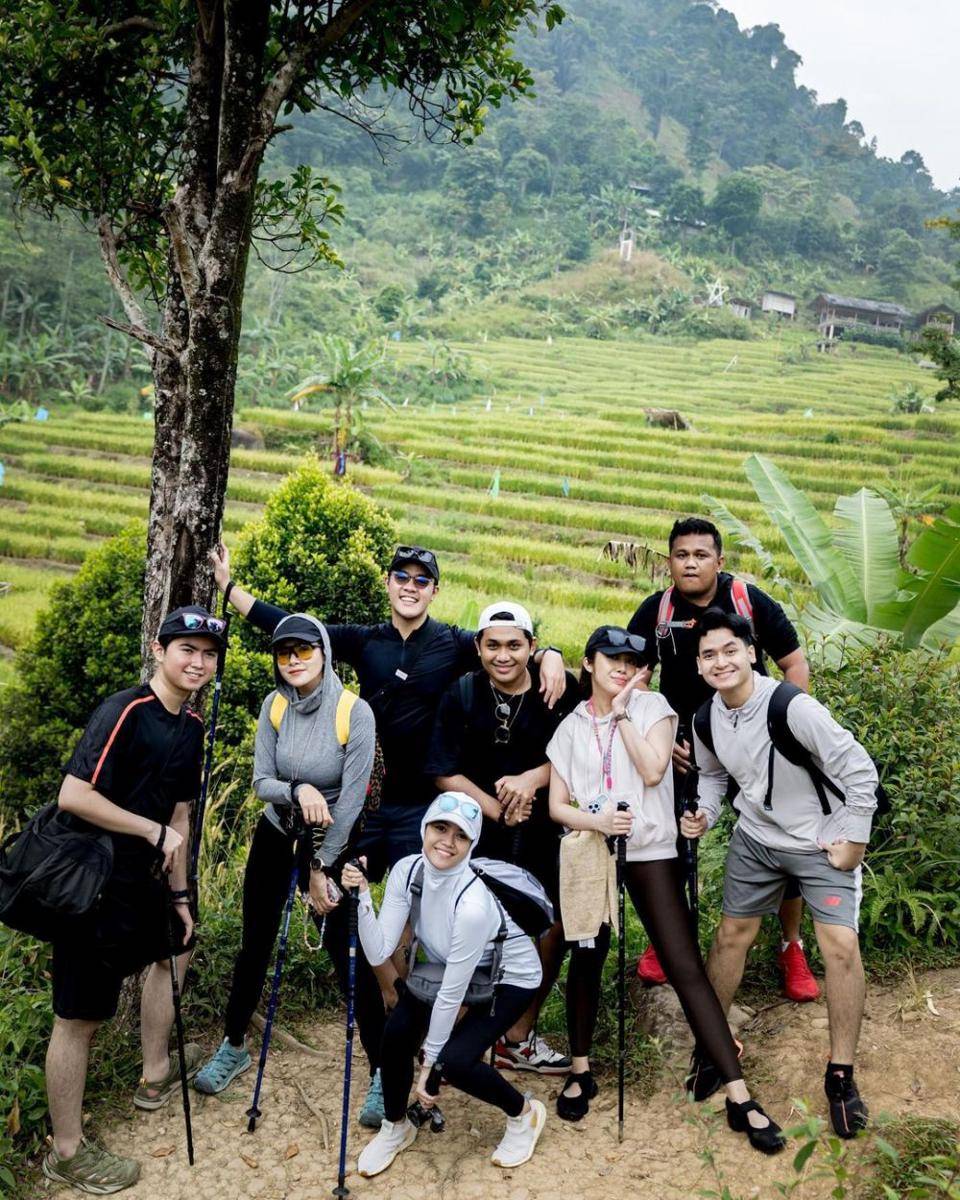 potret Olla Ramlan tracking di curug (instagram.com/ollaramlan)