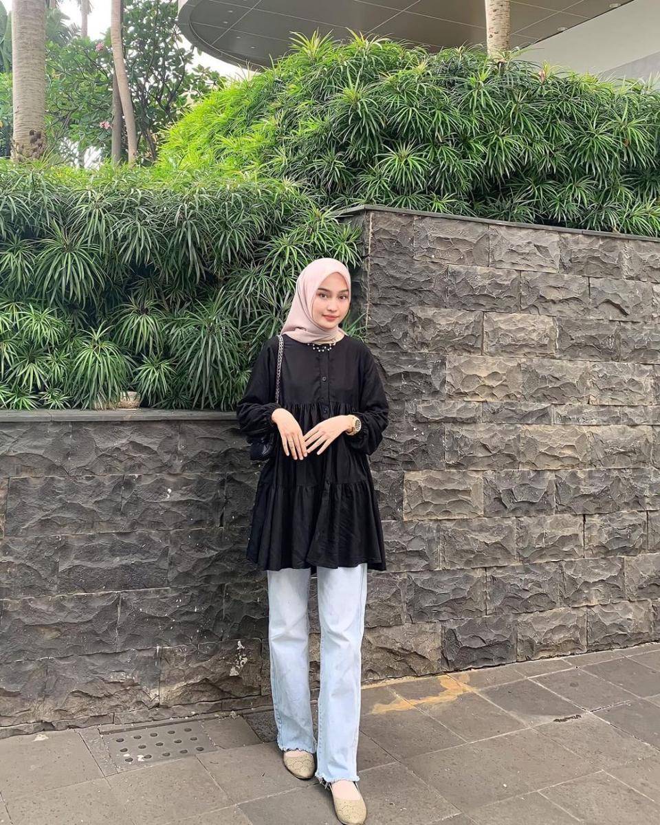 potret outfit ala Qolby Fithri Nuraghniya (instagram.com/aaghniya_)