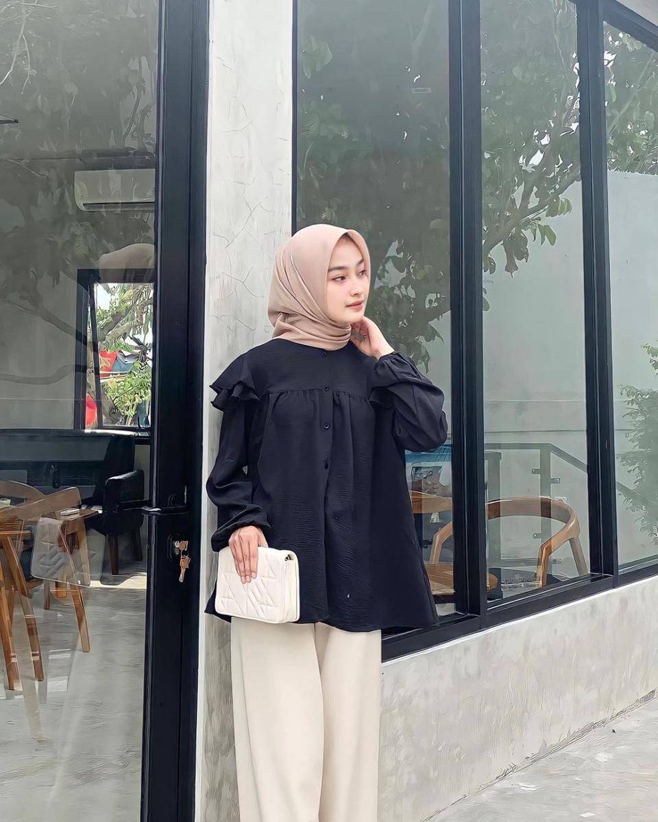 potret outfit ala Qolby Fithri Nuraghniya (instagram.com/aaghniya_)