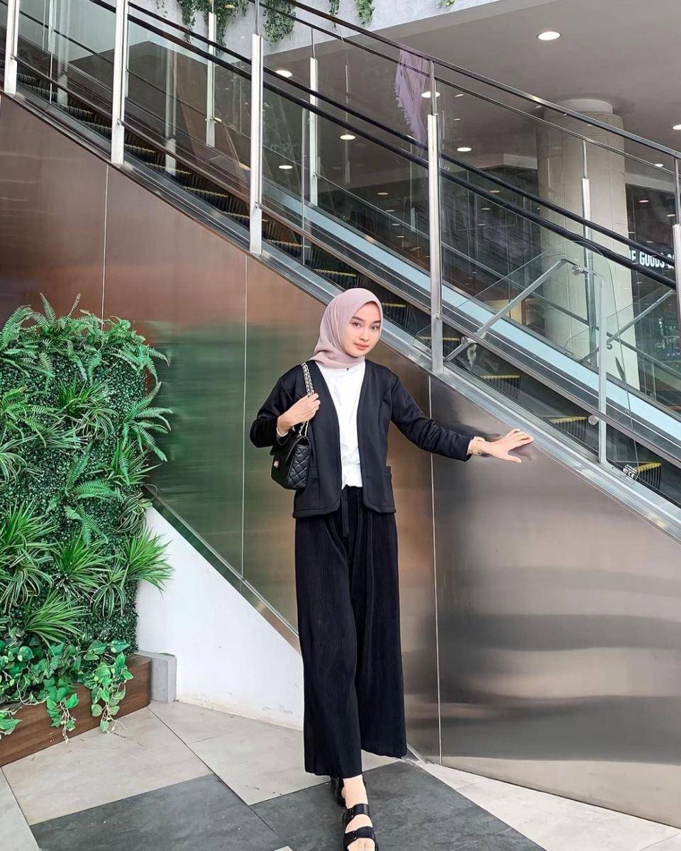 potret outfit ala Qolby Fithri Nuraghniya (instagram.com/aaghniya_)