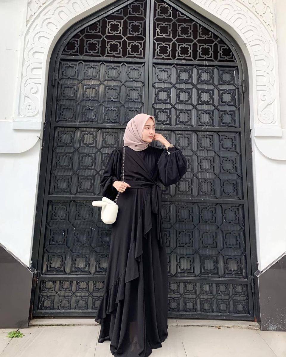 potret outfit ala Qolby Fithri Nuraghniya (instagram.com/aaghniya_)