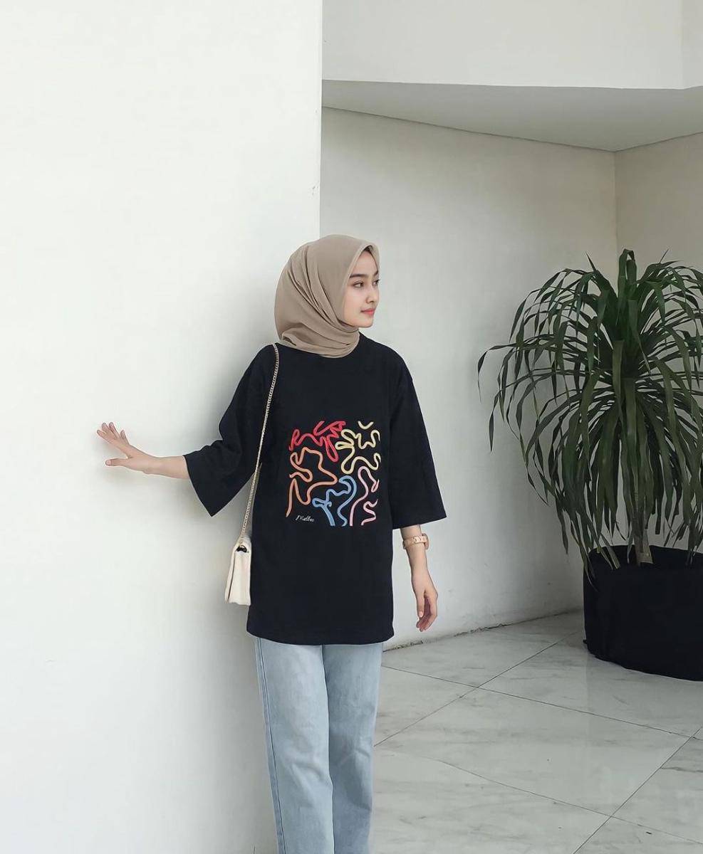 potret outfit ala Qolby Fithri Nuraghniya (instagram.com/aaghniya_)