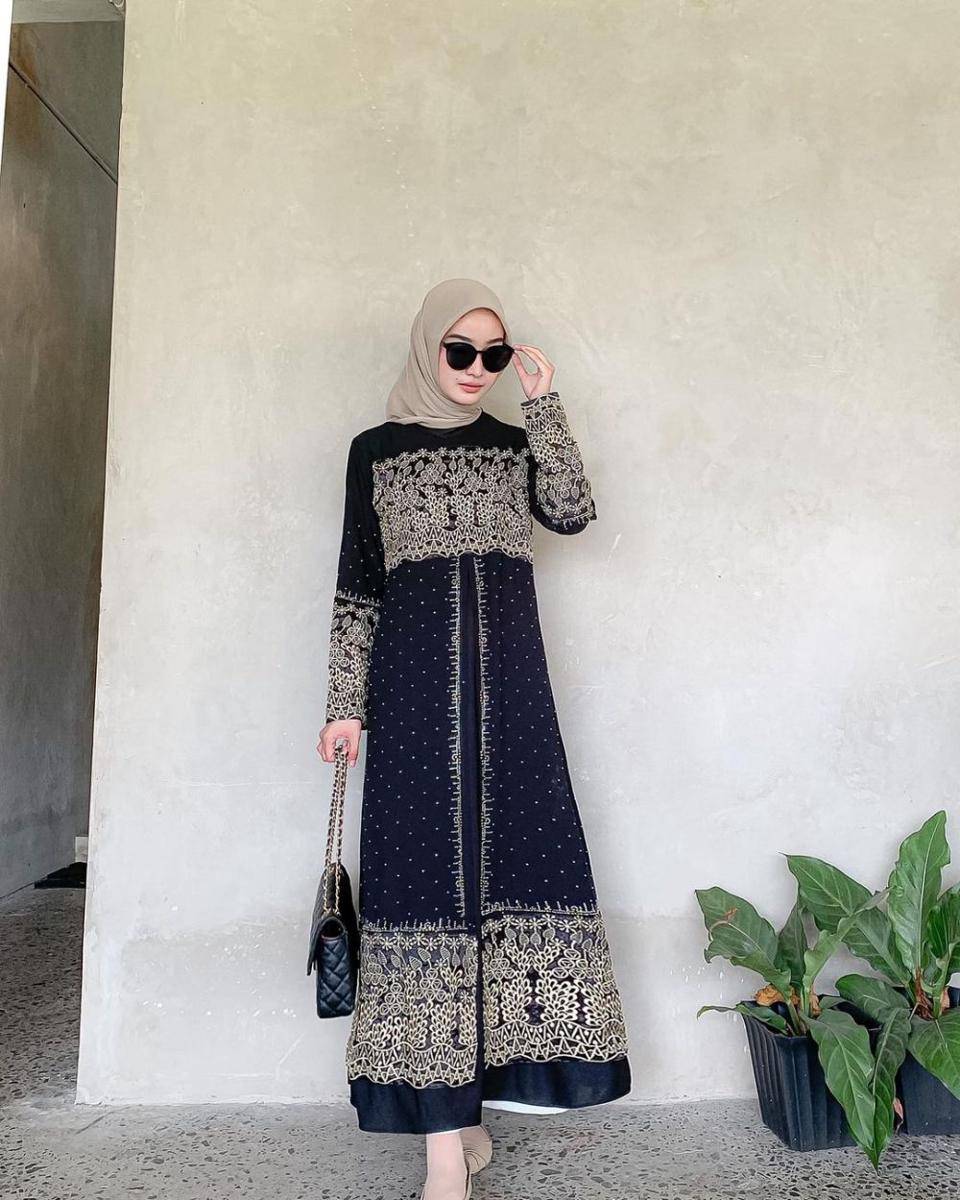 potret outfit ala Qolby Fithri Nuraghniya (instagram.com/aaghniya_)