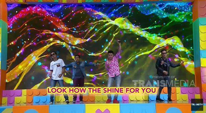 potret Aldi Taher saat nyanyikan lagu Coldplay (youtube.com/TRANS TV Official)