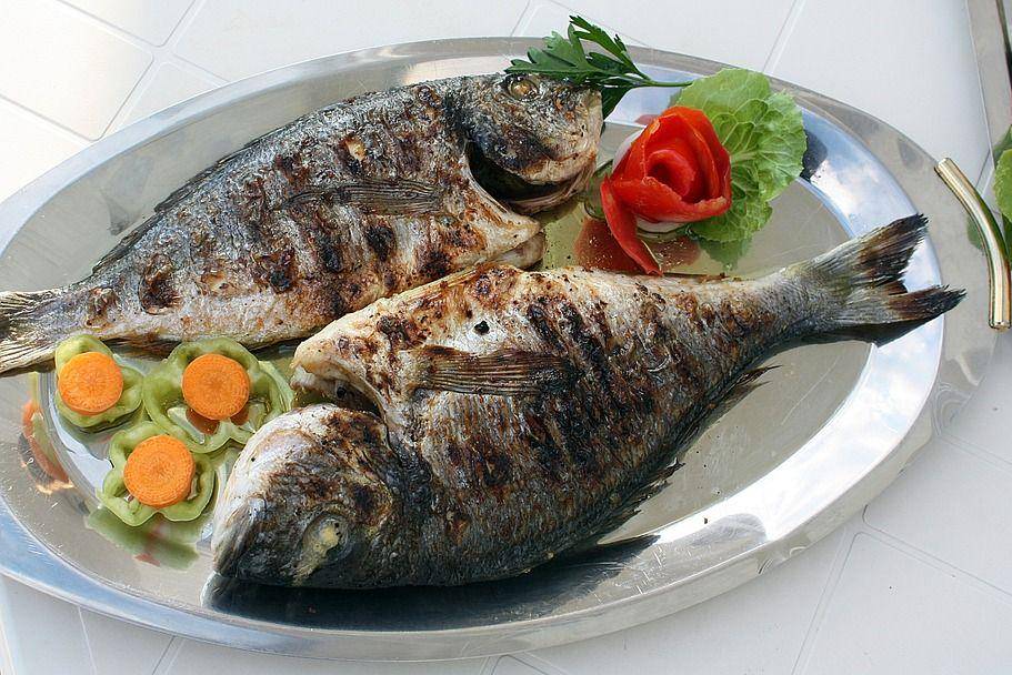 ilustrasi ikan bakar (commons.wikimedia.org/pompi)