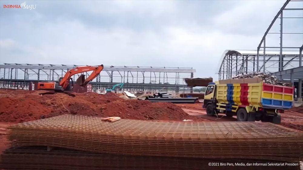 Groundbreaking pembangunan pabrik sel baterai kendaraan listrik (electric vehicle/EV) di Indonesia yang didanai Hyundai Motor Group dan LG Energy Solution. (youtube.com/Sekretariat Presiden)