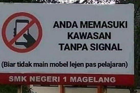 10 Spanduk yang Ada di Sekolah Ini Tulisannya Bikin Cekikikan