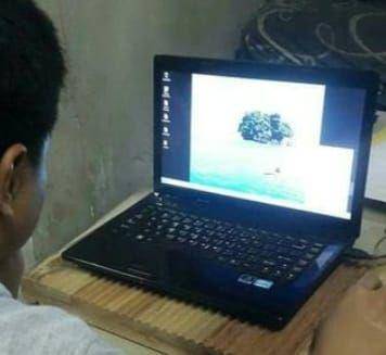 potret stand laptop yang gak biasa (twitter.com/fbreceh)