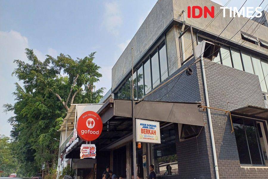 Ayam Goreng Berkah Rachmat, Melawai, Jakarta Selatan (IDN Times/Dhiya Awlia Azzahra)