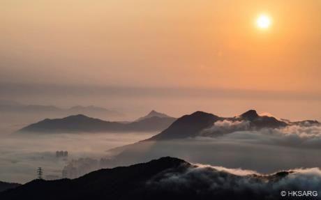 Pemandangan dari Tai Mo Shan (Dok. Hong Kong Tourism Board)