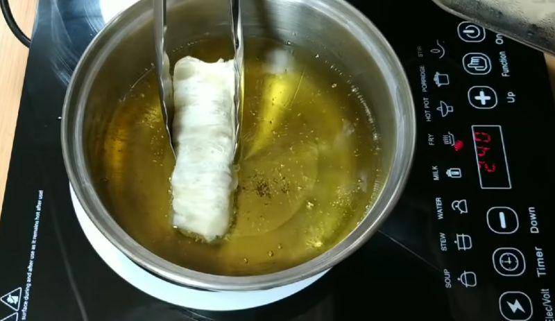 gambar lumpia yang sedang digoreng (youtube.com/Asri Saputra)