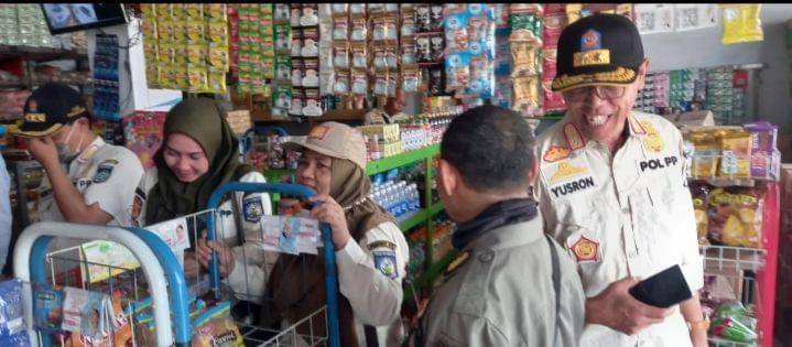 Operasi pasar peredaran rokok ilegal yang dilakukan Satgas DBHCHT NTB. (dok. Istimewa)