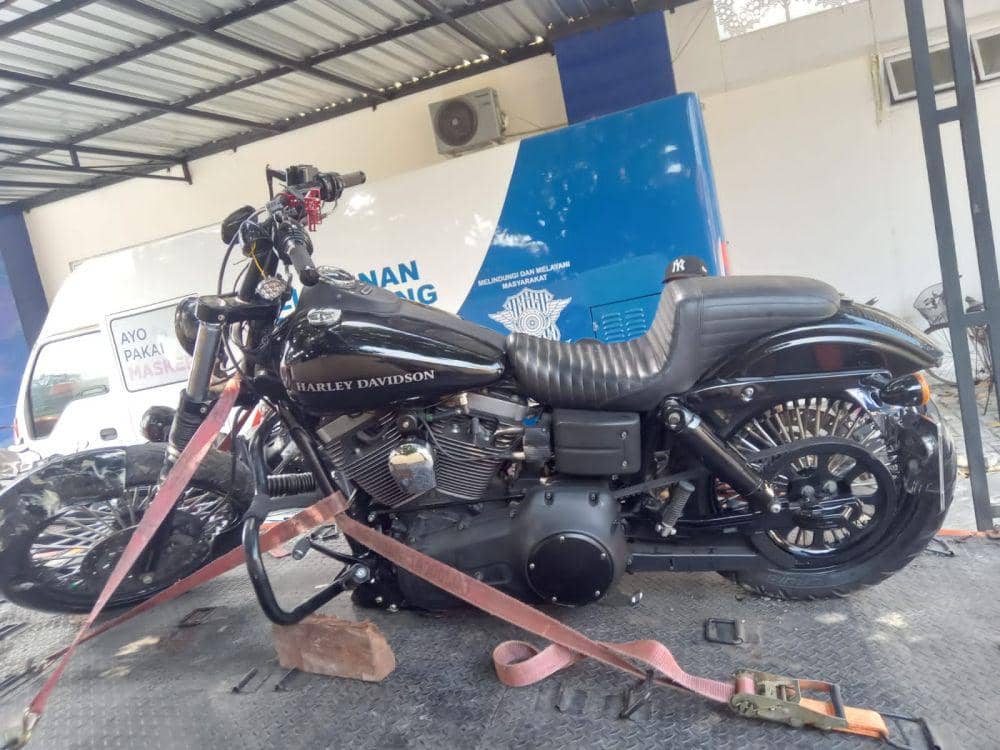 Tabrak Truk di Jalan Srandakan Bantul, Pengendara Harley Luka Parah