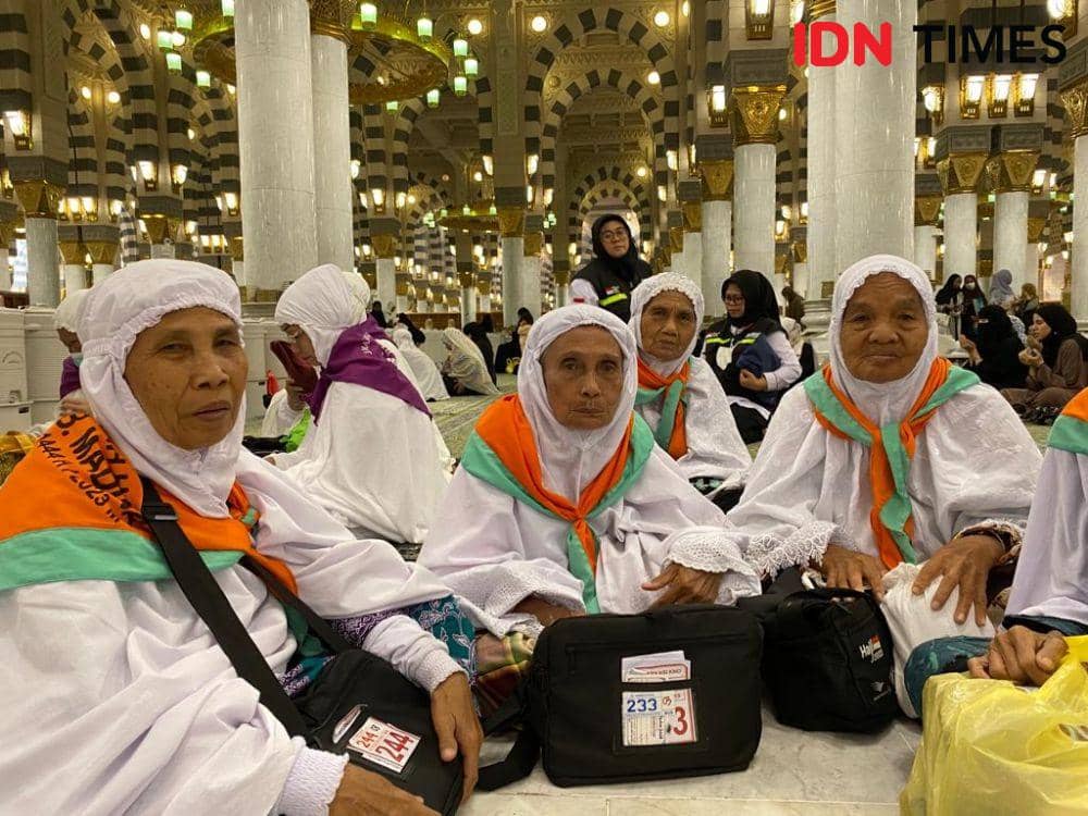 Jemaah haji Indonesia di Masjid Nabawi Madinah (IDN Times/Sunariyah)