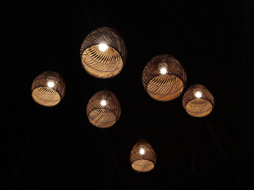 ilustrasi kap lampu yang terbuat dari rotan (unsplash/muhammad iqbal)