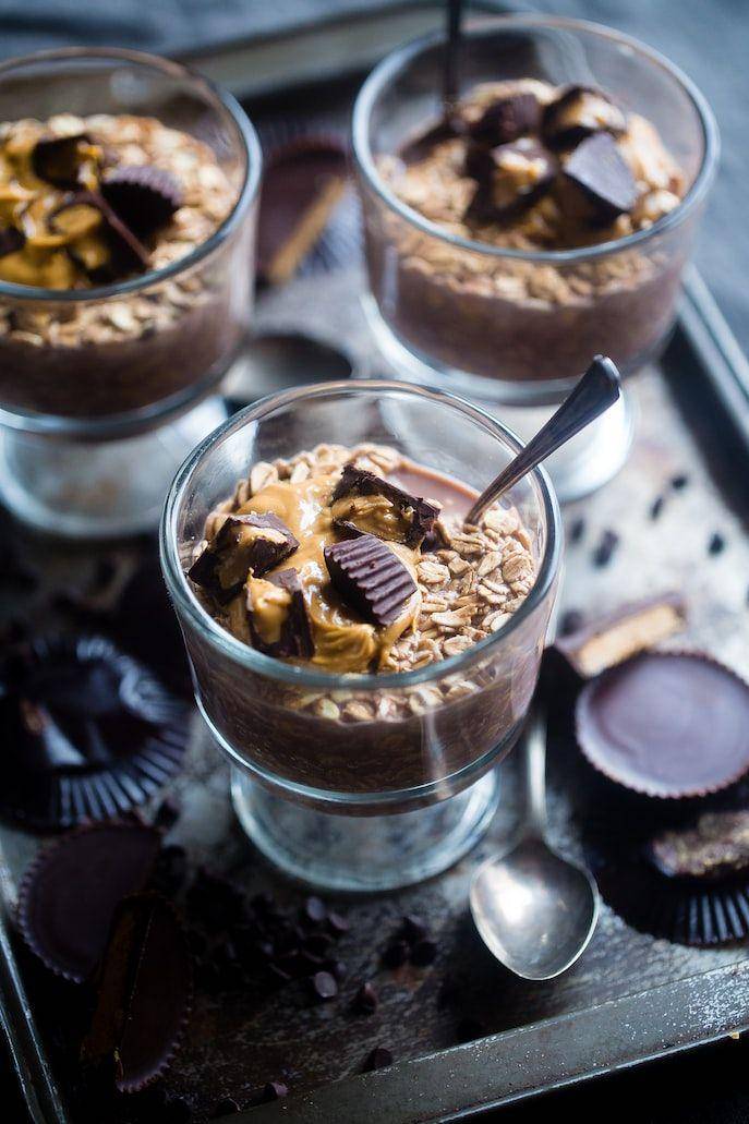chocolate oatmeal (unsplash.com/@foodfaithfit)