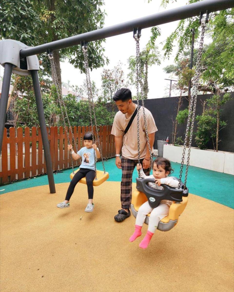 potret keluarga Muhamad Putra Setia (instagram.com/dwihandaanda)