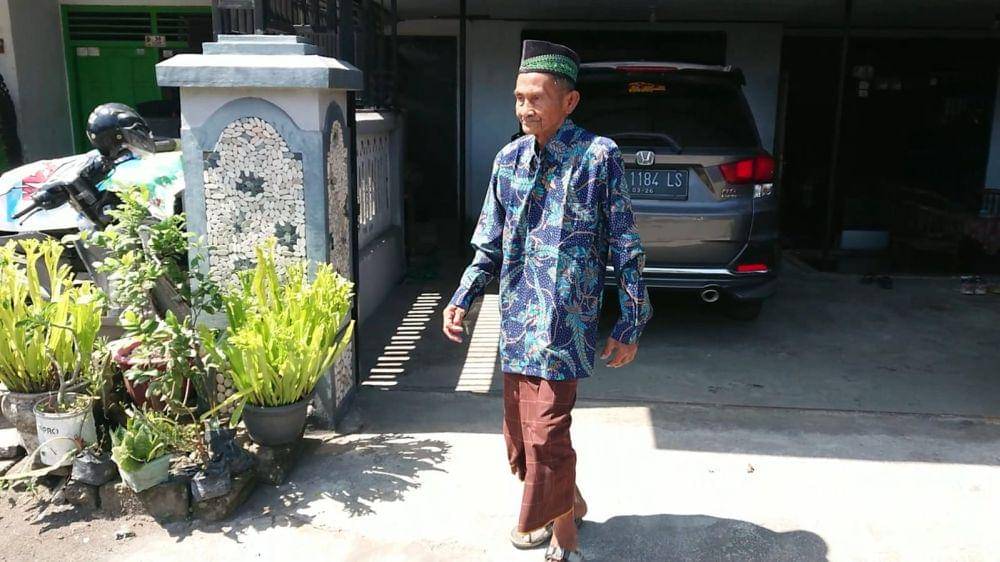 Jemaah Calon Haji Tertua asal Tulungagung, Akat Poncokarto Poncorawi. IDN Times/ Bramanta Pamungkas