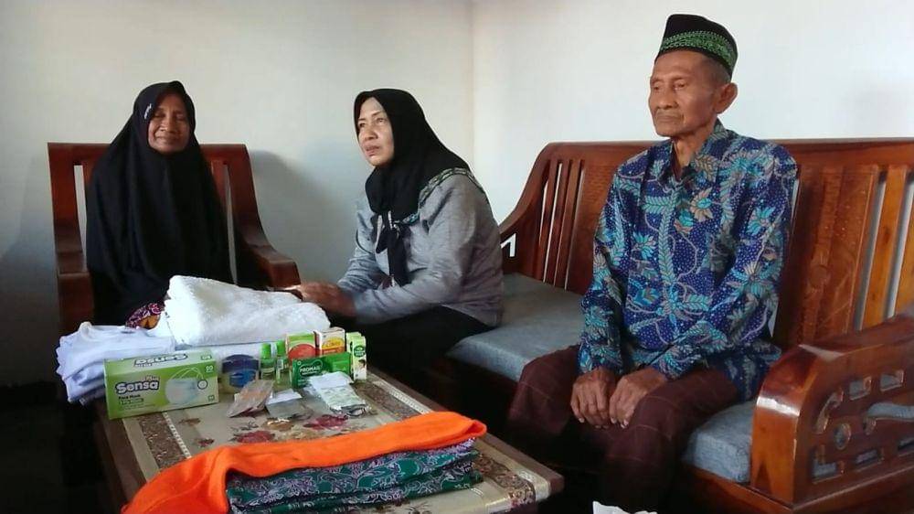 Jemaah Calon Haji Tertua asal Tulungagung, Akat Poncokarto Poncorawi. IDN Times/ Bramanta Pamungkas