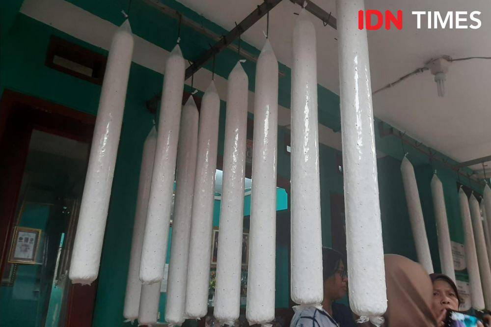 Produk Tempe yang diproduksi oleh pengrajin tempe di Gang Tempe kawasan Gang H Aom, Gandaria, Jakarta Selatan (IDN Times/Satria Permana)