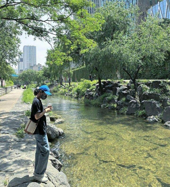 OOTD Ahn Eun Jin (instagram.com/eunjin___a)
