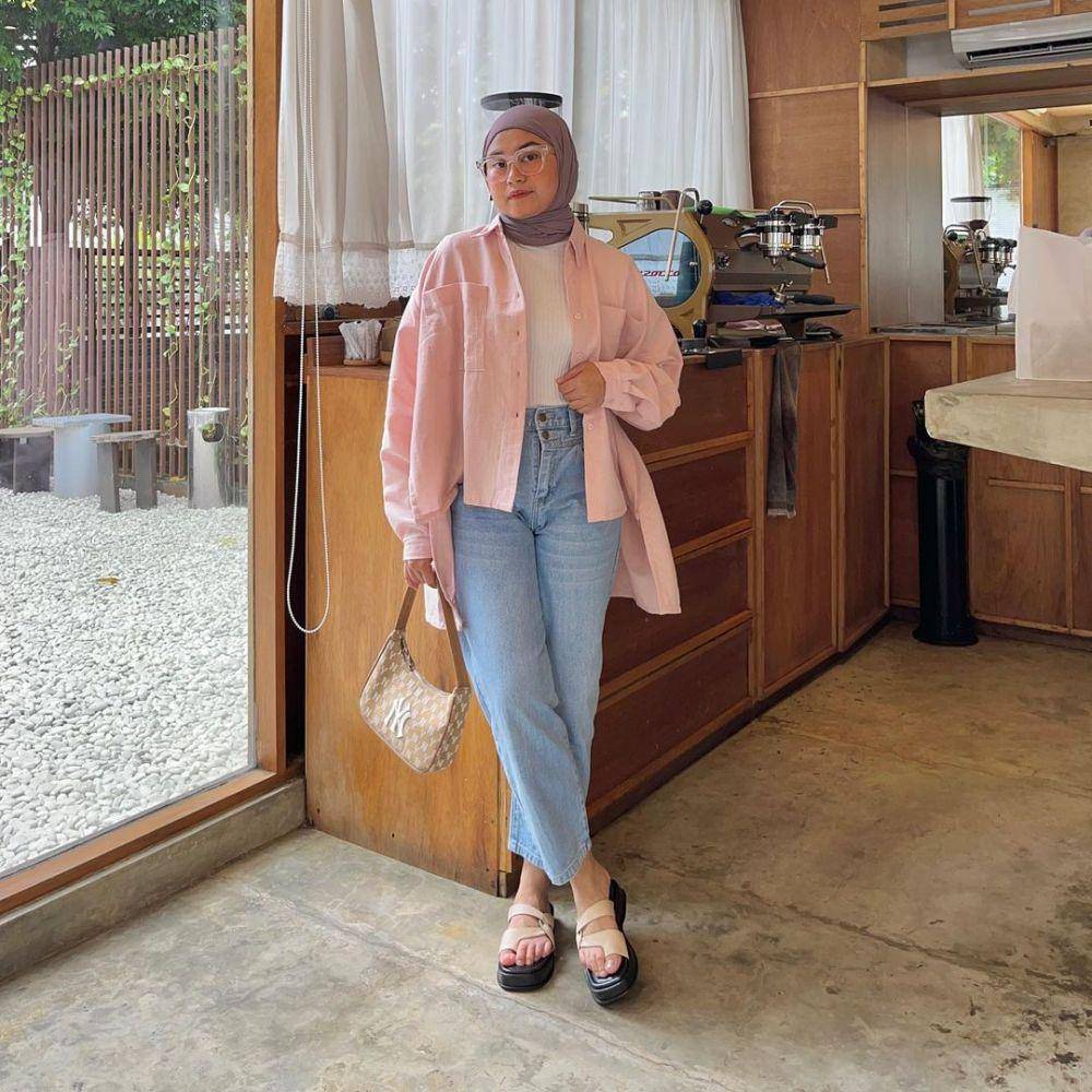 ide styling kemeja ala selebgram hijabers (instagram.com/lintangrainaa)