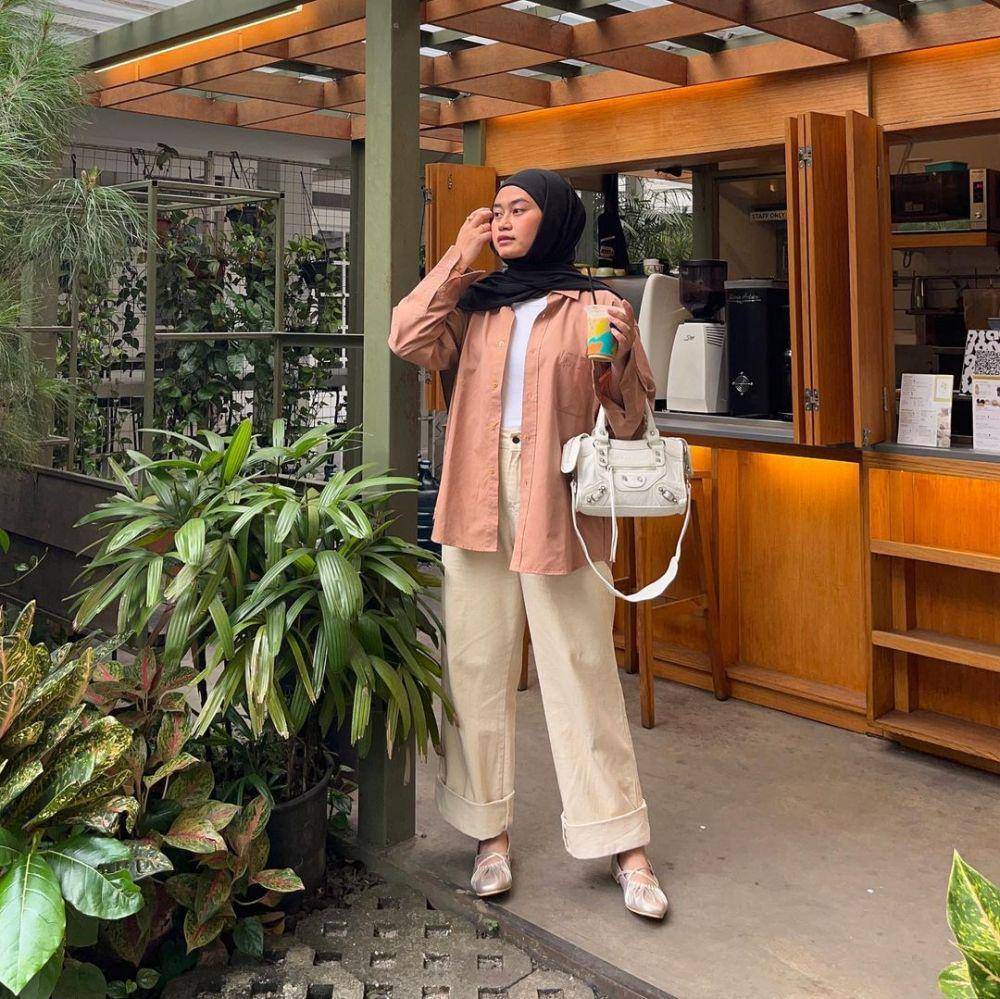 ide styling kemeja ala selebgram hijabers (instagram.com/lintangrainaa)