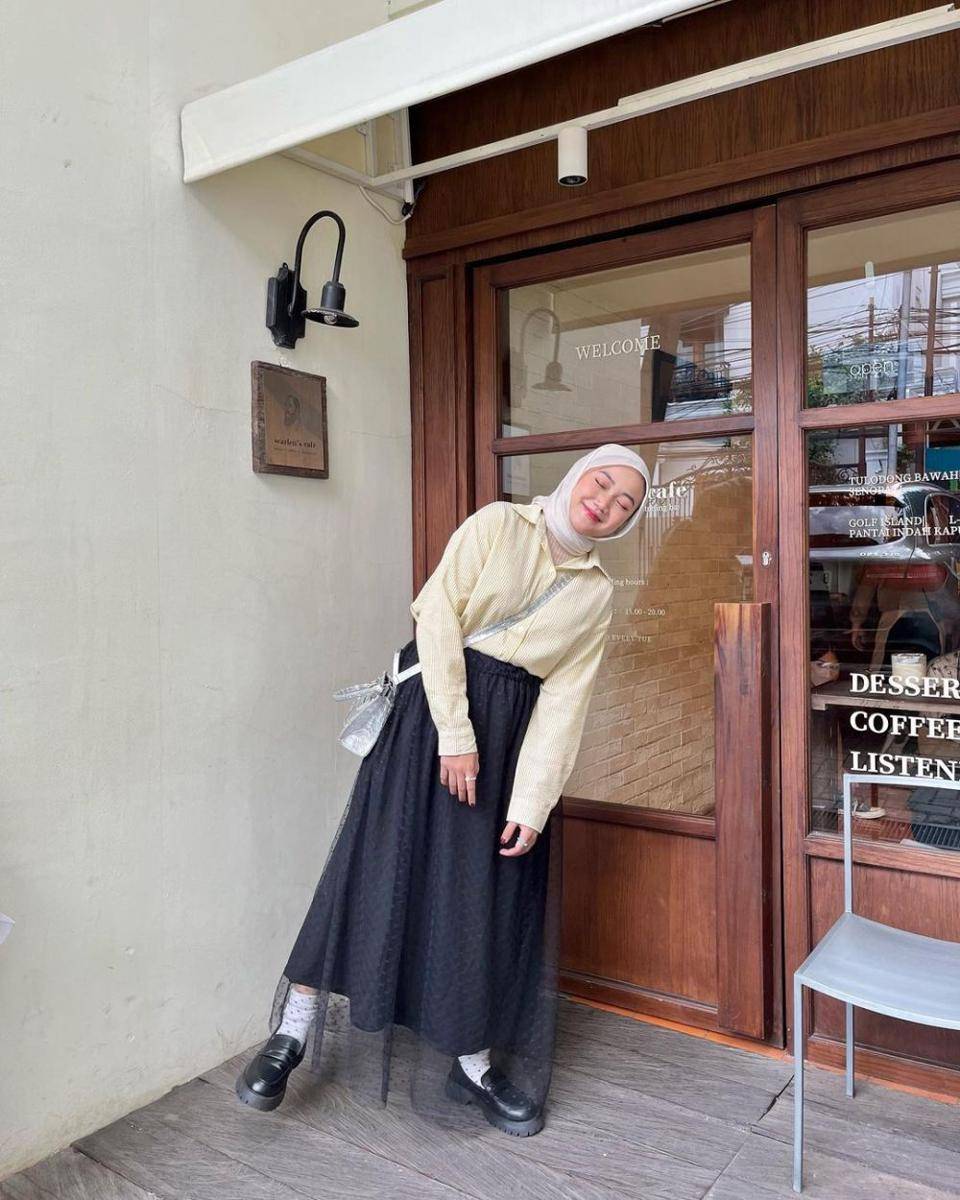 ide styling kemeja ala selebgram hijabers (instagram.com/adindavld)