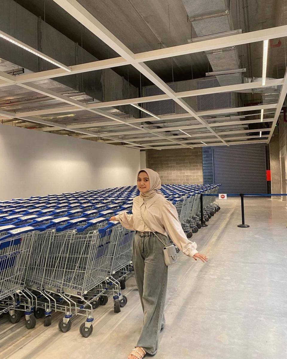 ide styling kemeja ala selebgram hijabers (instagram.com/inthiraclhaudya)