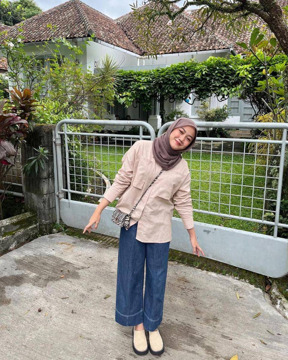 ide styling kemeja ala selebgram hijabers (instagram.com/adindavld)