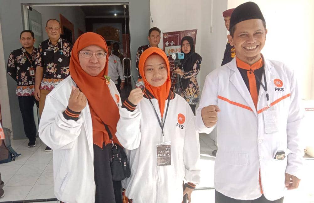 Satu Keluarga di Lamongan Nyaleg, Ada yang Masih Berumur 21