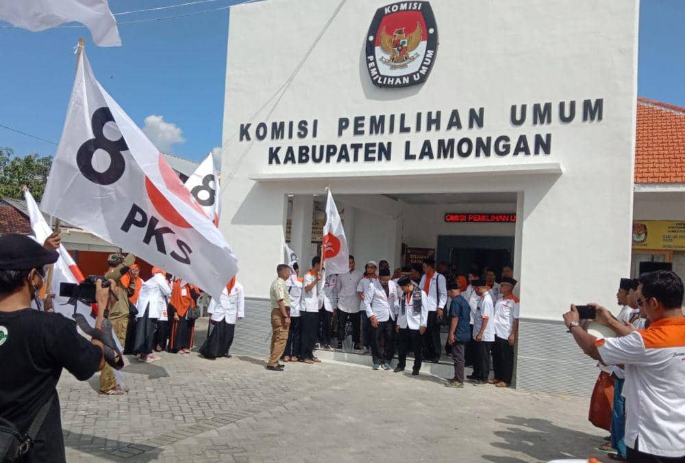 Partai Keadilan Sejahtera (PKS) saat mendaftar ke KPU Lamomgan. IDN Times/Imron