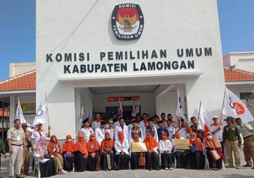 Partai Keadilan Sejahtera (PKS) saat mendaftar ke KPU Lamomgan. IDN Times/Imron