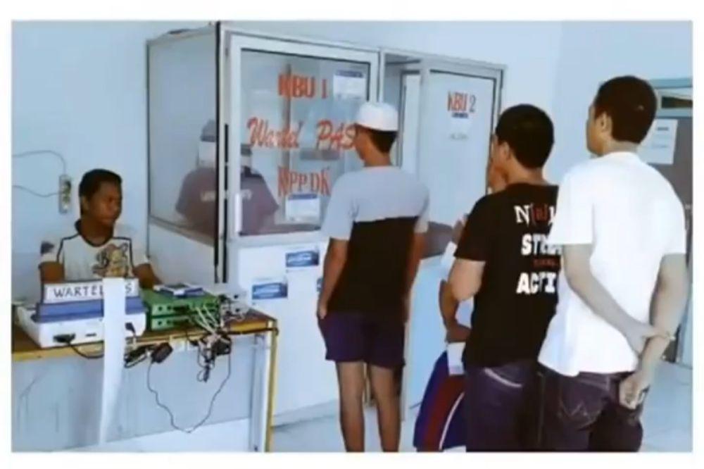 9 Potret Kehidupan di Era 2000-an, Ada Warung Telepon!