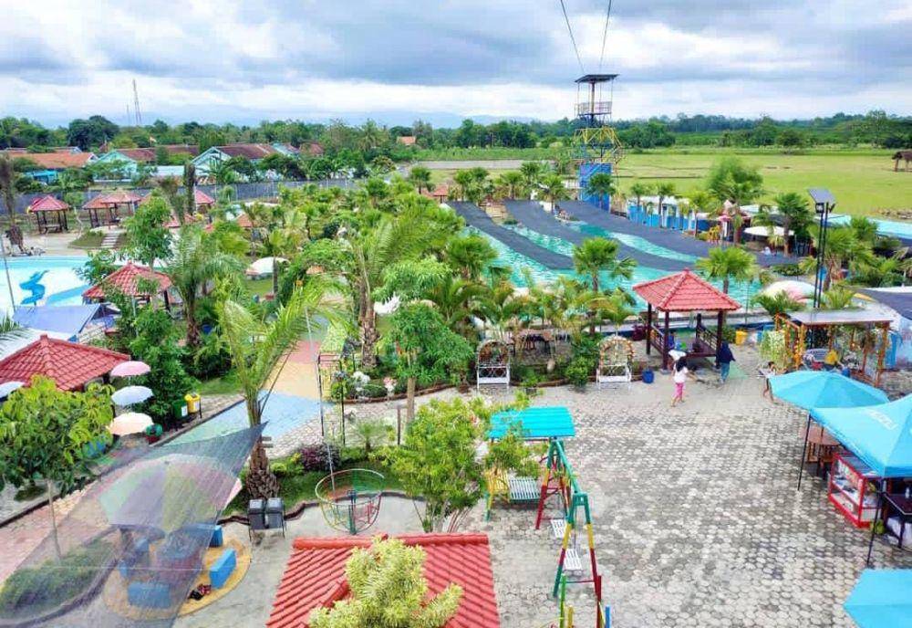 Kolam renang Cluring Waterpark Banyuwangi (instagram.com/cluring_waterpark)