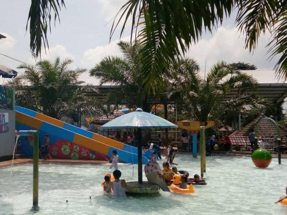 Kolam renang Umbul Pule Waterpark Banyuwangi (instagram.com/umbulpule_waterpark)