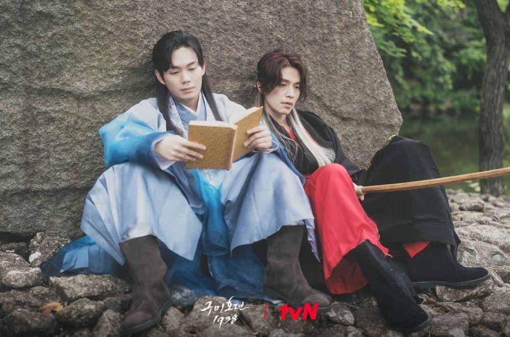 Ryu Kyung Soo dan Lee Dong Wook di drama Tale of Nine Tailed 1938 (instagram.com/tvn_drama)