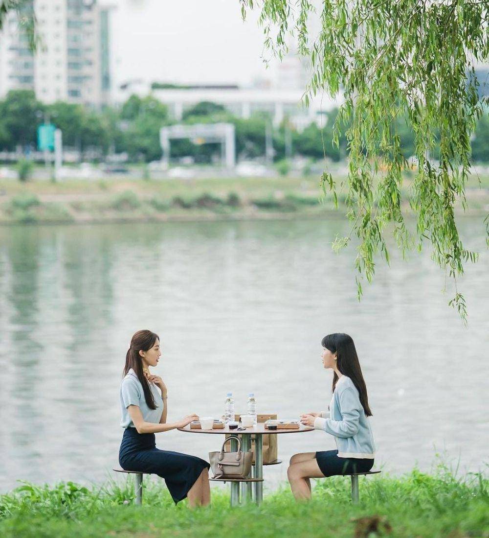 Geum Sae Rok dan Moon Ga Young di drama The Interest of Love (instagram.com/glodnewrok)