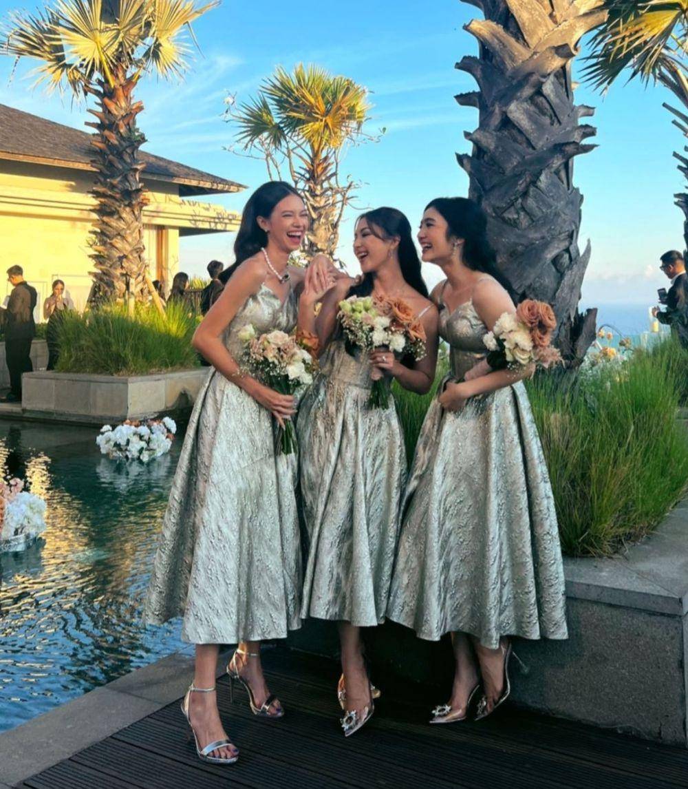 Bridemaid resepsi Enzy dan Molen (instagram.com/febbyrastanty)