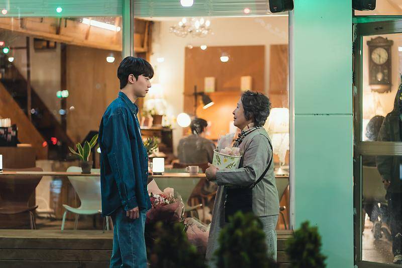 cuplikan Cho Jun Young dan Jung Hye Sun di drakor All That We Loved (post.naver.com/SMTOWN 신곡 포스트)