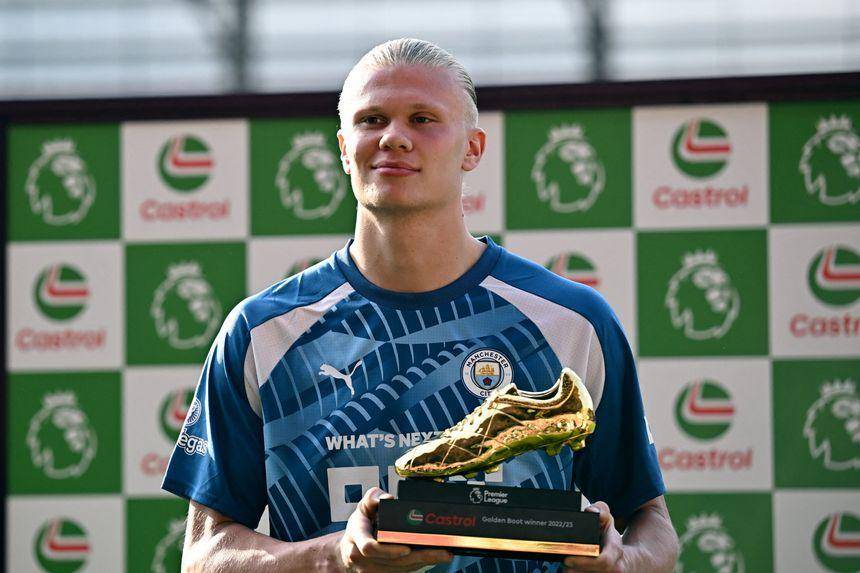Erling Haaland meraih trofi Golden Boot Premier League 2022/2023. (premierleague.com)