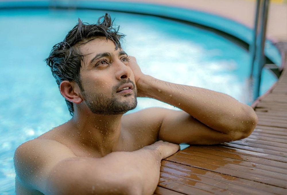 7 Potret Fahmaan Khan, Pemeran Aryan di Imlie Pamer Dada Bidang