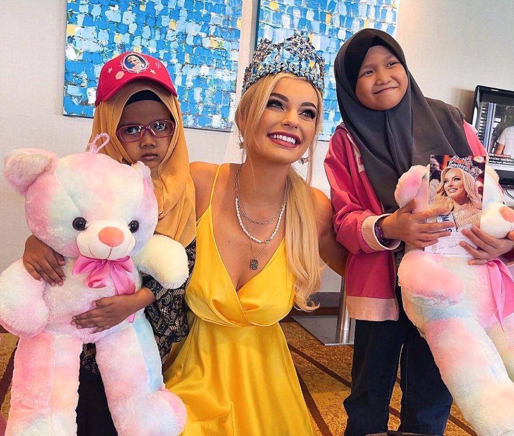Miss World (instagram.com/karolinabielawska)