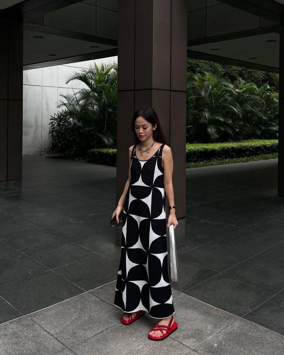 referensi outfit dengan maxi dress (instagram.com/oktarydevira)