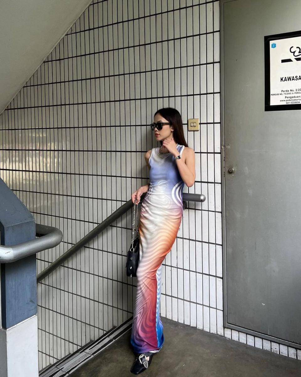 referensi outfit dengan maxi dress (instagram.com/oktarydevira)