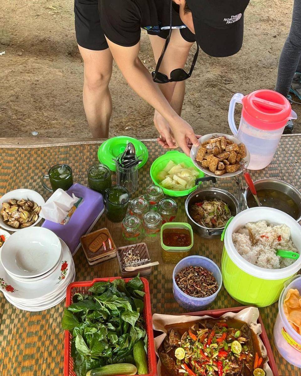 momen Tatjana Saphira saat trekking (instagram.com/tatjanasaphira)