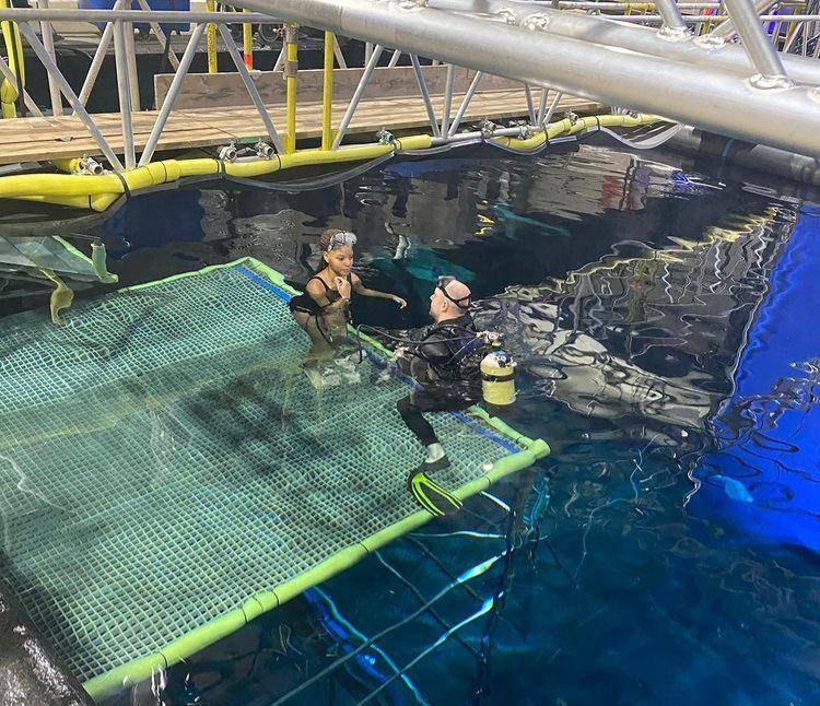 potret behind the scene The Little Mermaid (instagram.com/hallebailey)