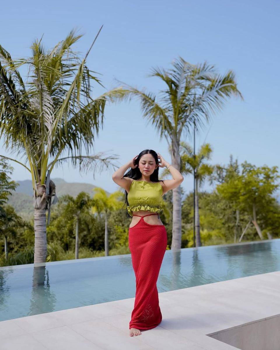 potret Rachel Vennya momong anak saat liburan di Lombok (instagram.com/rachelvennya)