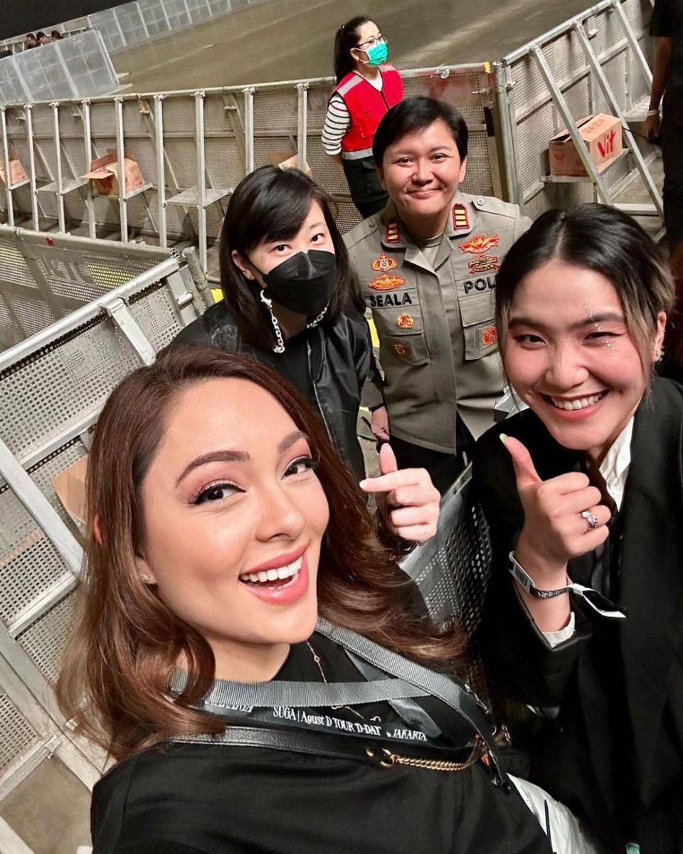 momen dr. Reisa Broto Asmoro nonton konser Suga BTS (instagram.com/reisabrotoasmoro)