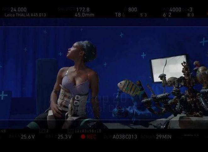 potret behind the scene The Little Mermaid (instagram.com/hallebailey)